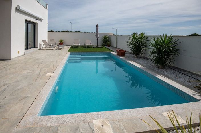 Image No.2-3 Bed Villa for sale