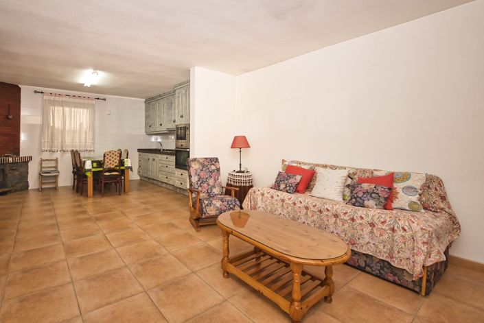 Image No.2-4 Bed Villa for sale