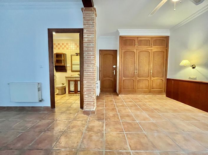 Image No.33-3 Bed Villa for sale