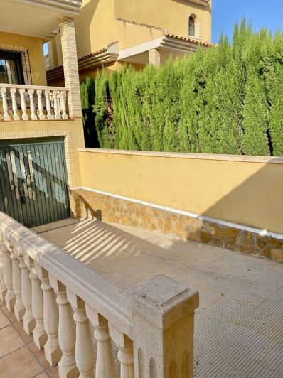 Image No.24-3 Bed House for sale
