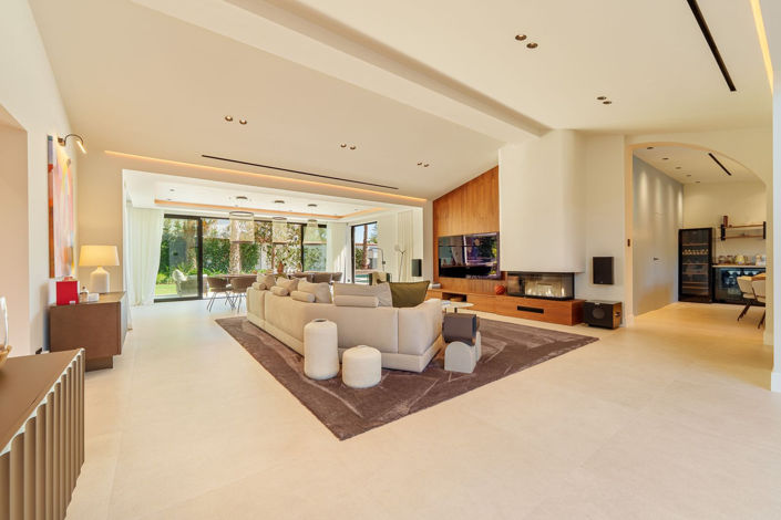 Image No.2-5 Bed Villa for sale