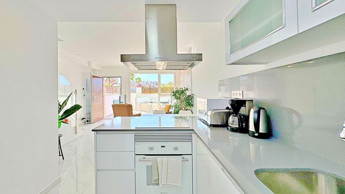 Image No.9-3 Bed Townhouse for sale