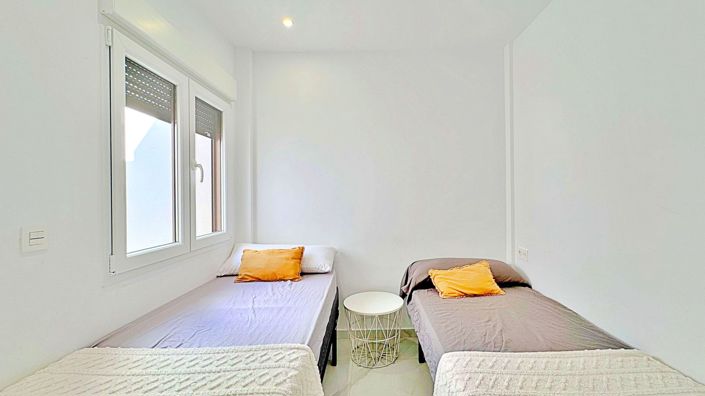 Image No.17-3 Bed Townhouse for sale