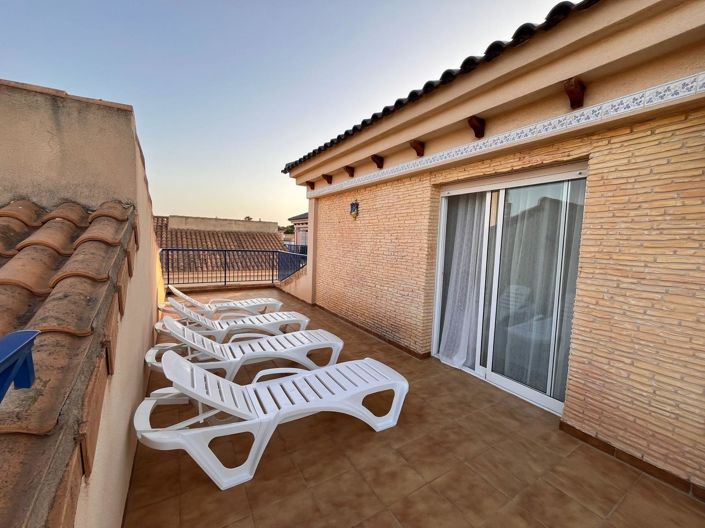 Image No.20-3 Bed Townhouse for sale