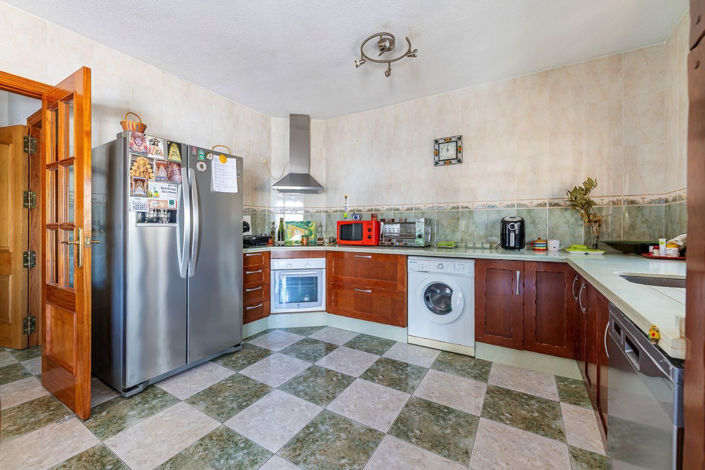 Image No.8-3 Bed House for sale