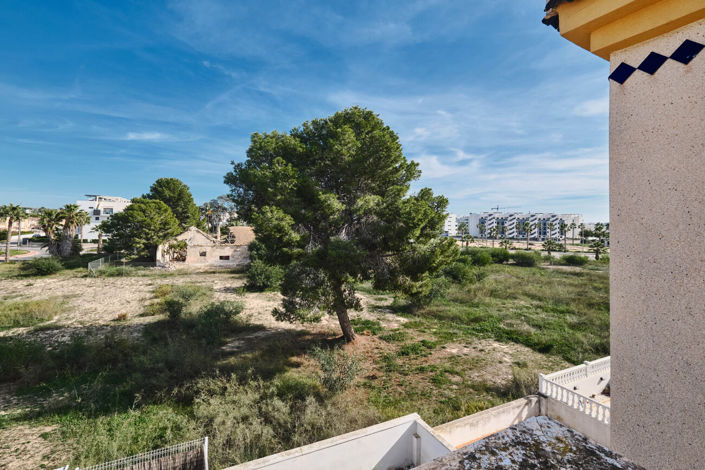 Image No.10-3 Bed House for sale