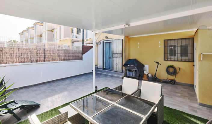 Image No.17-3 Bed House for sale