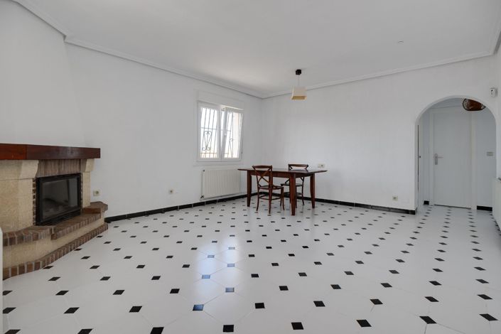 Image No.2-3 Bed Villa for sale
