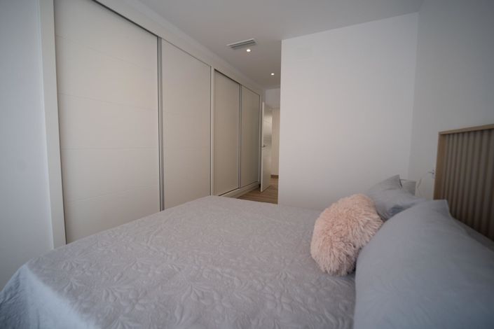 Image No.19-3 Bed Townhouse for sale