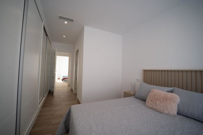 Image No.20-3 Bed Townhouse for sale