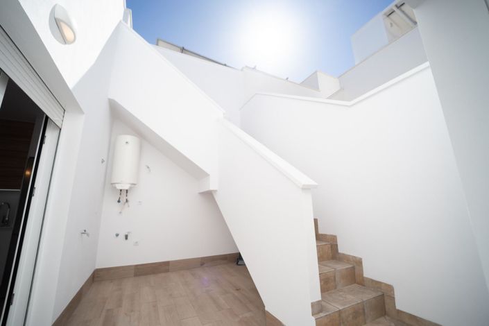 Image No.30-3 Bed Townhouse for sale