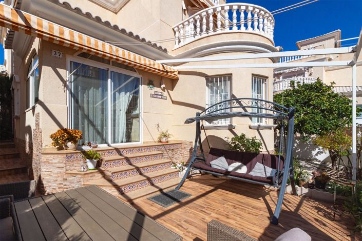 Image No.2-Villa de 4 chambres à vendre à Orihuela Costa