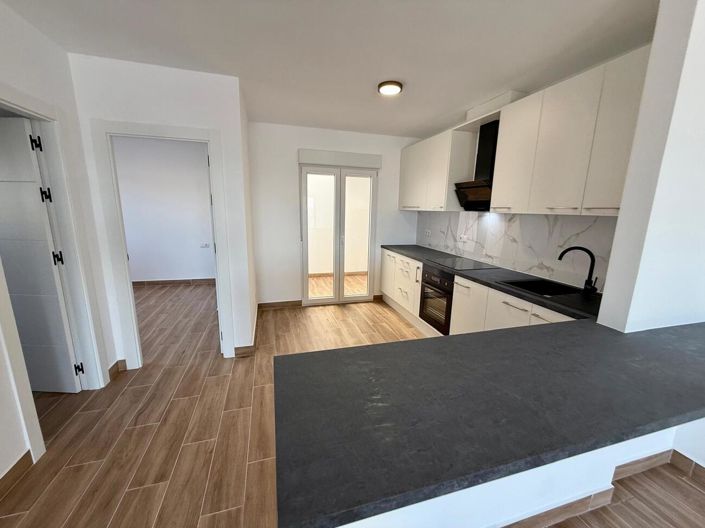 Image No.11-3 Bed House for sale