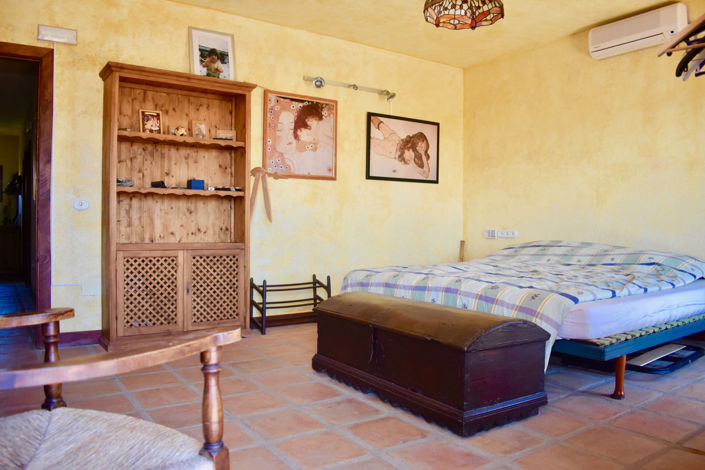 Image No.12-4 Bed House for sale