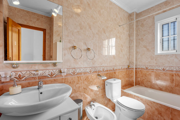 Image No.19-2 Bed Quad for sale