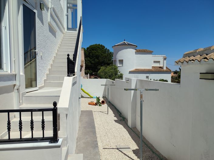 Image No.17-3 Bed House for sale