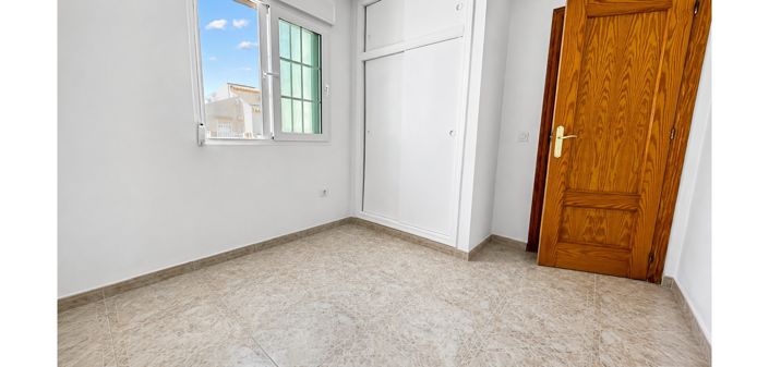 Image No.17-2 Bed Townhouse for sale