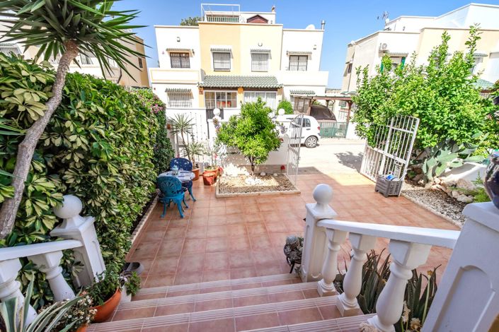 Image No.8-3 Bed House for sale