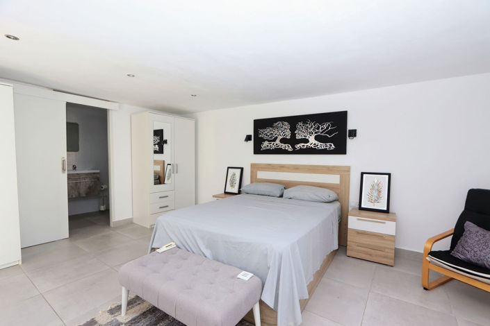 Image No.16-4 Bed House for sale