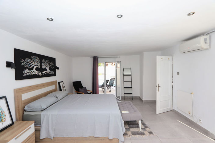 Image No.18-4 Bed House for sale