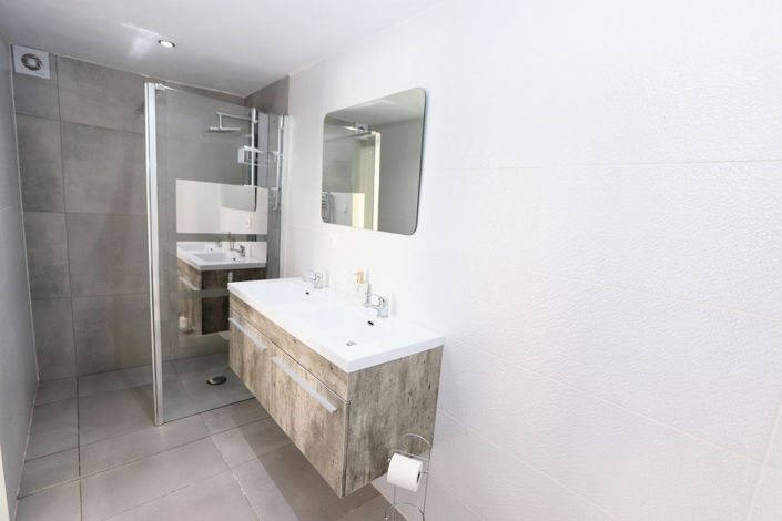 Image No.19-4 Bed House for sale