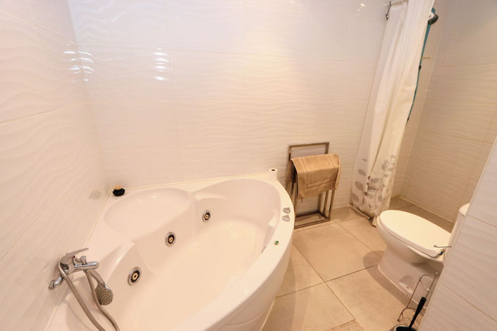 Image No.25-4 Bed House for sale