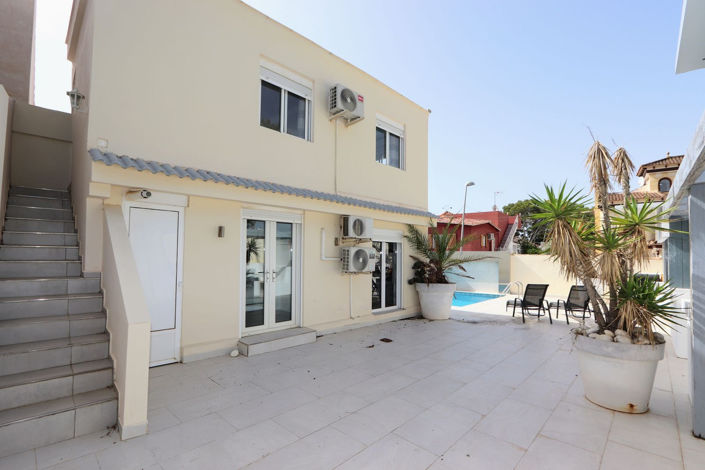 Image No.26-4 Bed House for sale