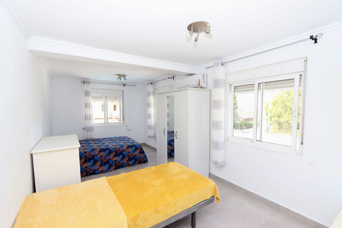 Image No.27-4 Bed House for sale