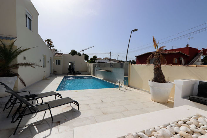 Image No.3-4 Bed House for sale