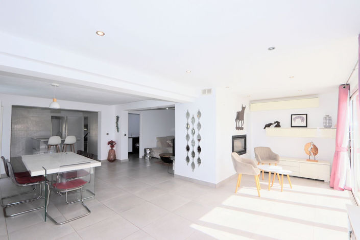 Image No.4-4 Bed House for sale