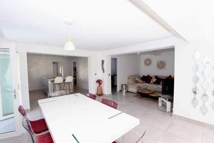 Image No.6-4 Bed House for sale