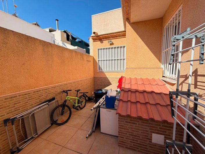 Image No.10-3 Bed House for sale