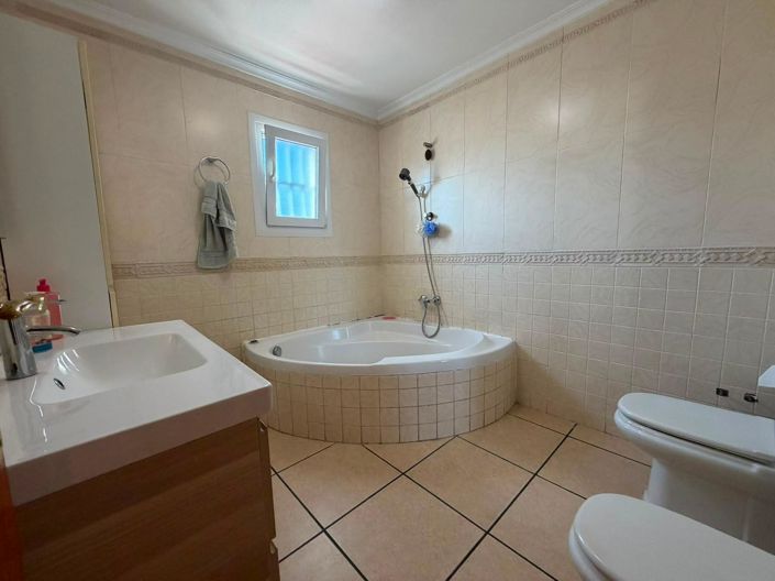 Image No.36-3 Bed House for sale