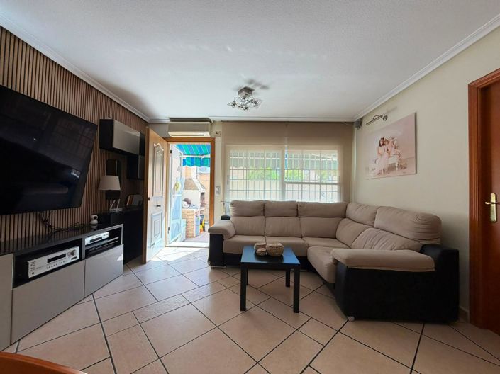 Image No.6-3 Bed House for sale