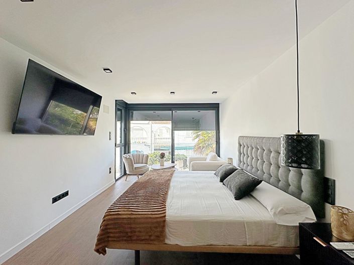 Image No.19-3 Bed Townhouse for sale