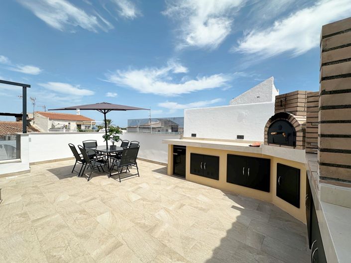 Image No.28-3 Bed Townhouse for sale