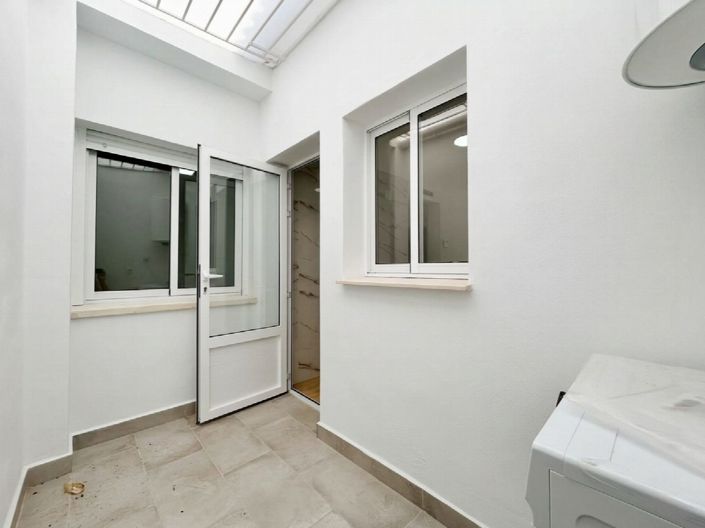 Image No.18-2 Bed Townhouse for sale