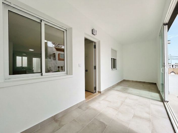 Image No.7-2 Bed Townhouse for sale