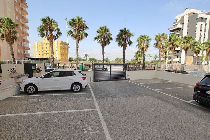 Image No.24-3 Bed Apartment for sale
