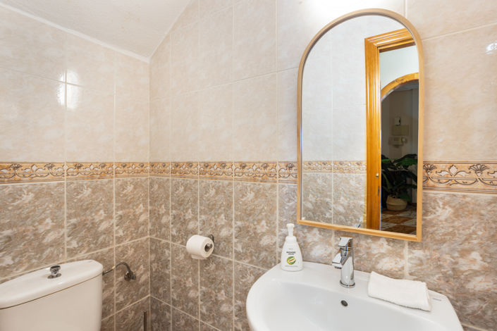 Image No.11-2 Bed House for sale