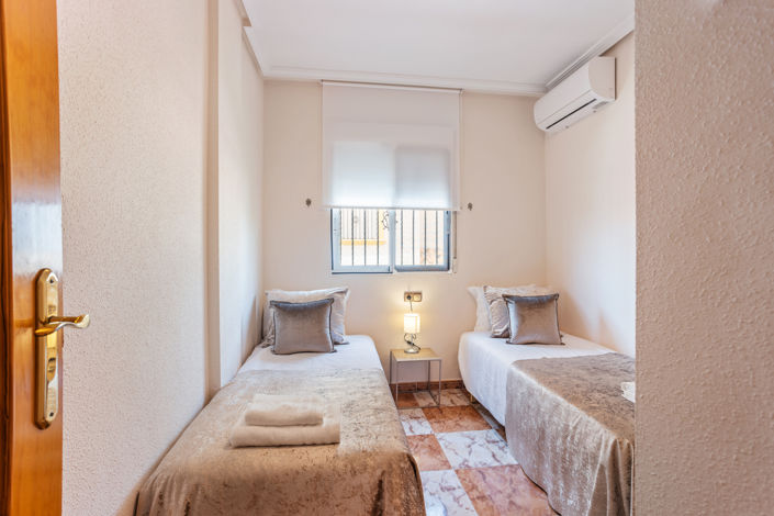 Image No.14-2 Bed House for sale