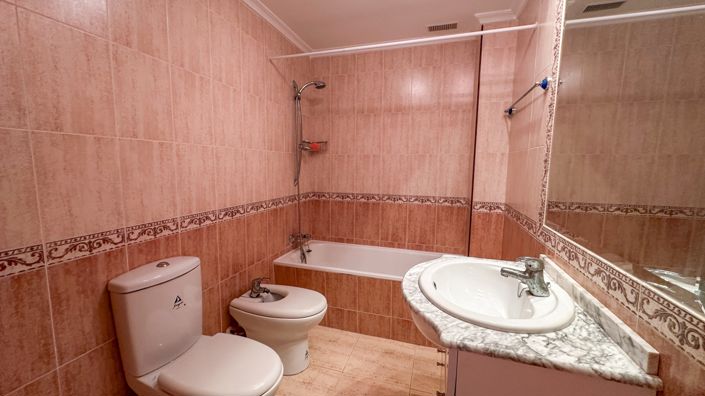 Image No.17-2 Bed Townhouse for sale