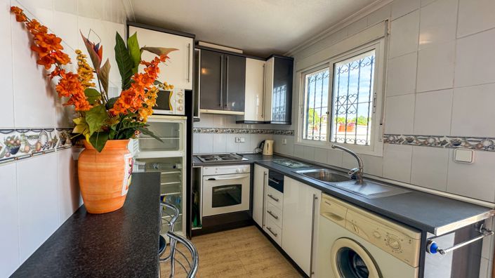 Image No.2-2 Bed Townhouse for sale