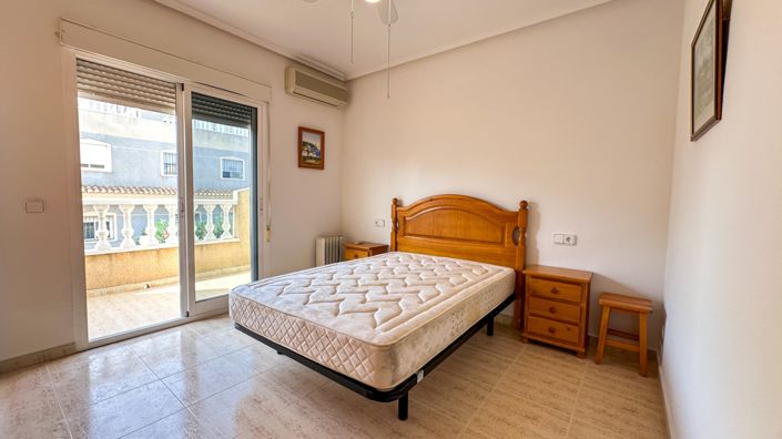 Image No.20-2 Bed Townhouse for sale