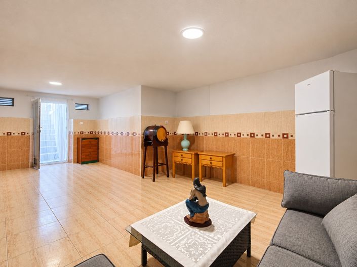 Image No.11-5 Bed Townhouse for sale