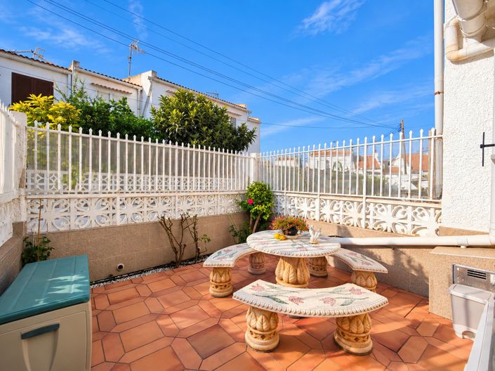 Image No.32-5 Bed Townhouse for sale