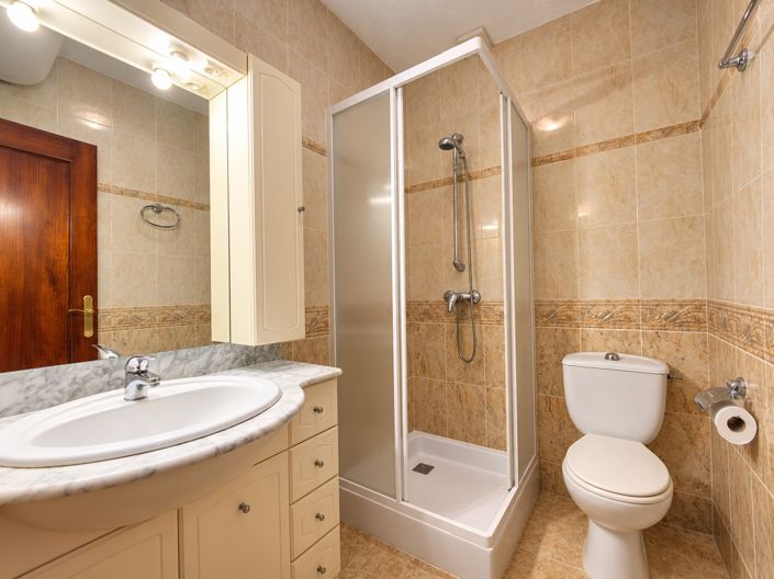 Image No.37-5 Bed Townhouse for sale