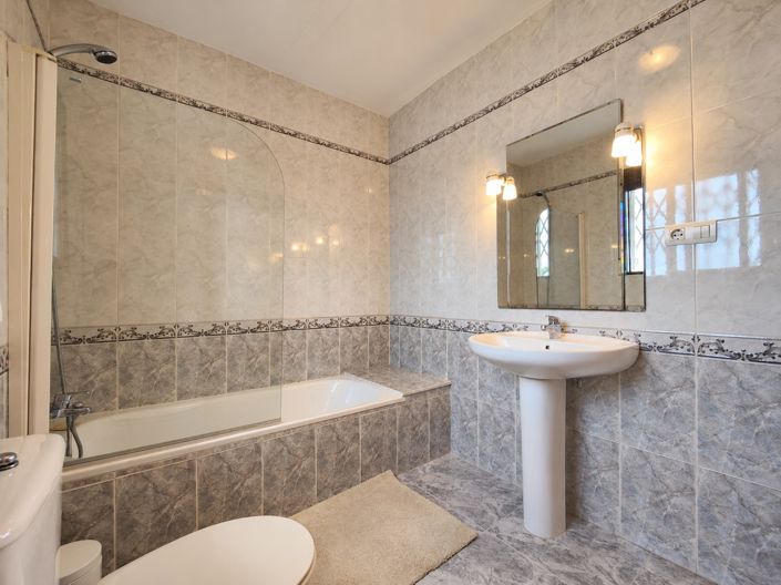 Image No.47-5 Bed Townhouse for sale