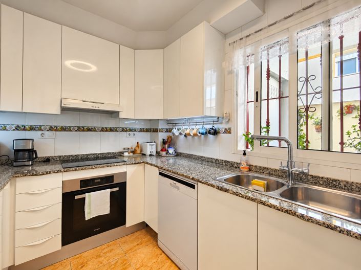 Image No.16-3 Bed Townhouse for sale