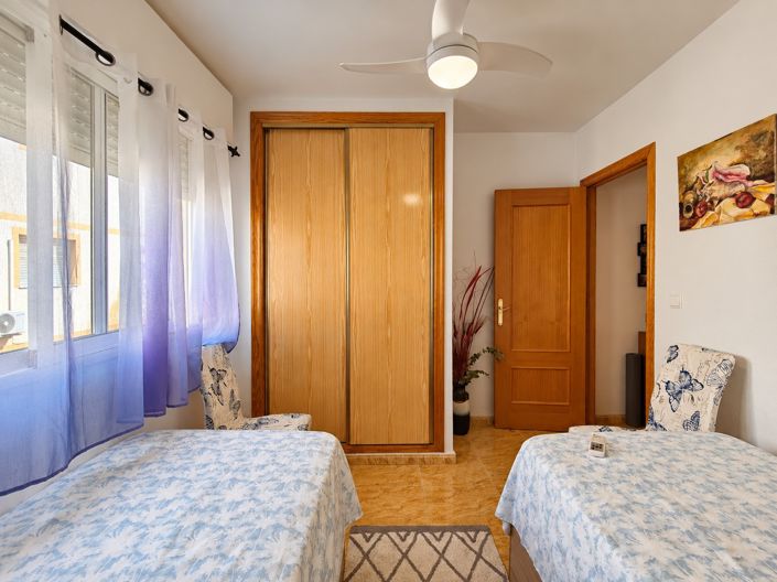Image No.28-3 Bed Townhouse for sale